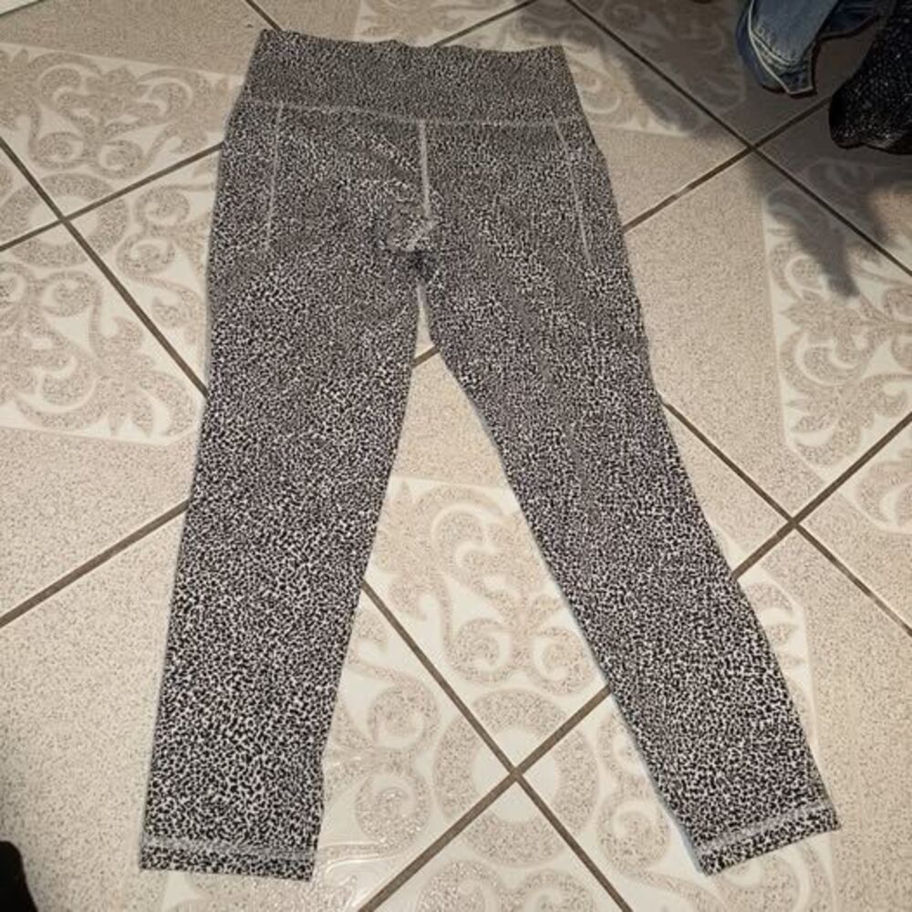 Athleta Salutation Stash Pocket II Textured 7/8 Tight textured Black White Small